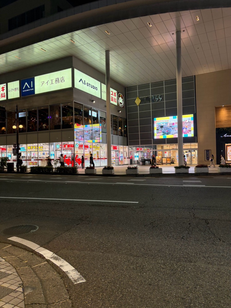 夜の片町きららの正面
